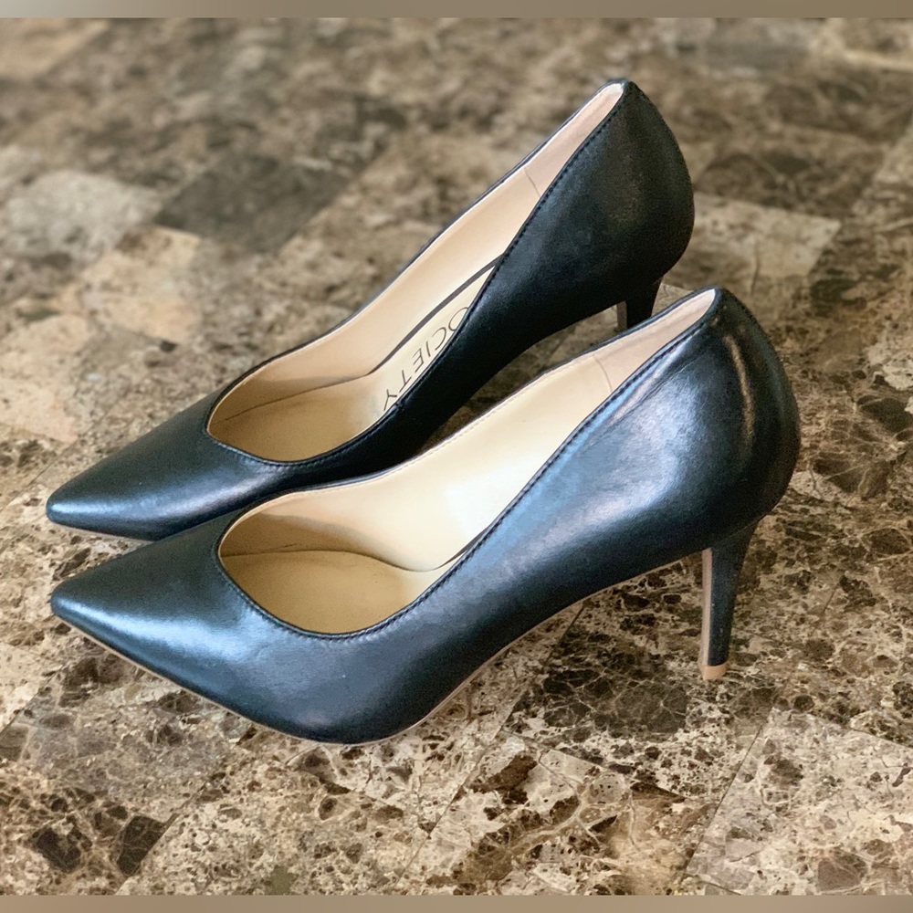 Sole Society Black Leather Pumps